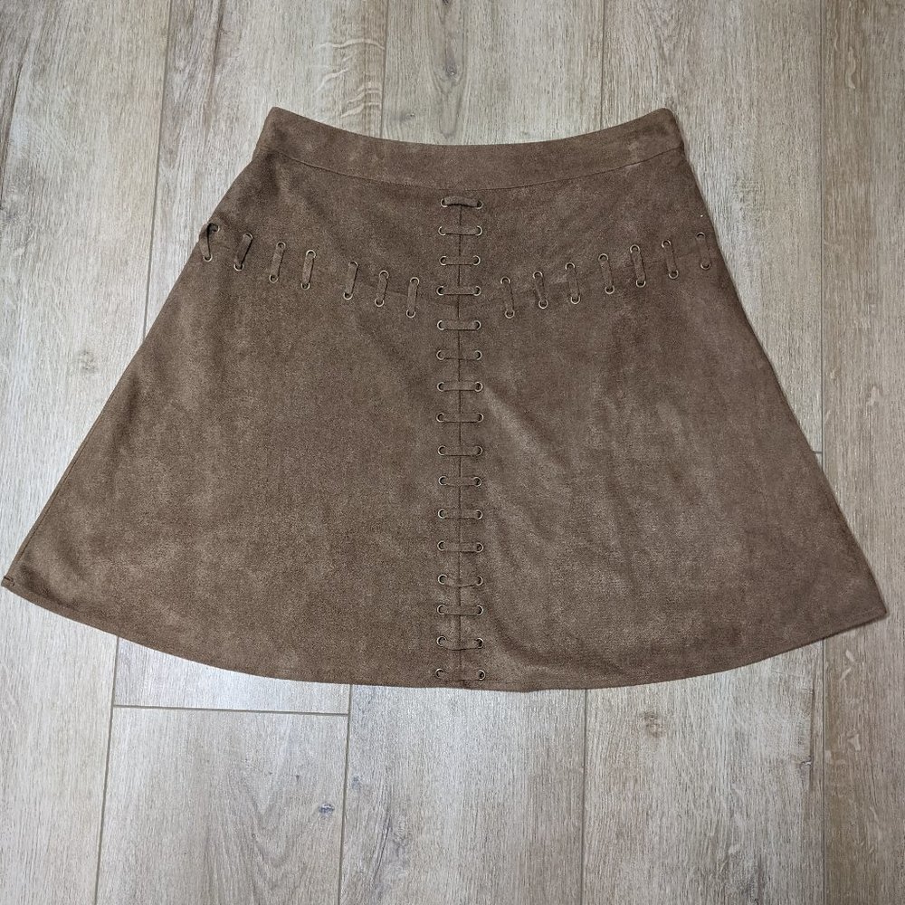 NWT Francesca’s Faux Suede Mini Skirt Stitch Accent Lined Women's Medium